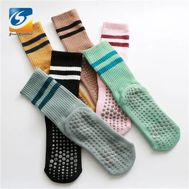 Kaus Kaki Yoga di Yoga